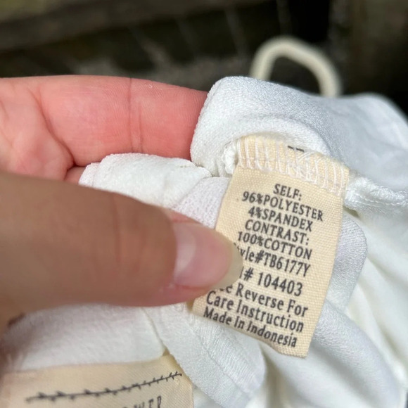 NWT FLOWER & FEATHER PUFF SLEEVE BLOUSE - Picture 3 of 4